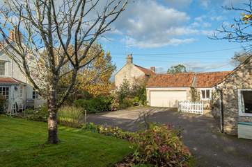 Your driveway is directly in front of the cottage and this area is yours to enjoy. The friendly owners are close enough to be on hand should you need them however you assured of the upmost privacy.