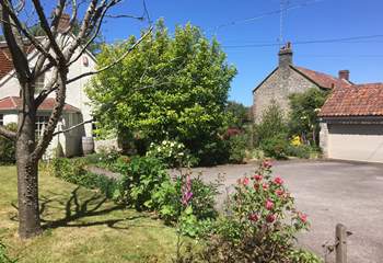 Your driveway is directly in front of the cottage and this area is yours to enjoy. The friendly owners are close enough to be on hand should you need them however you're assured of the utmost privacy.
