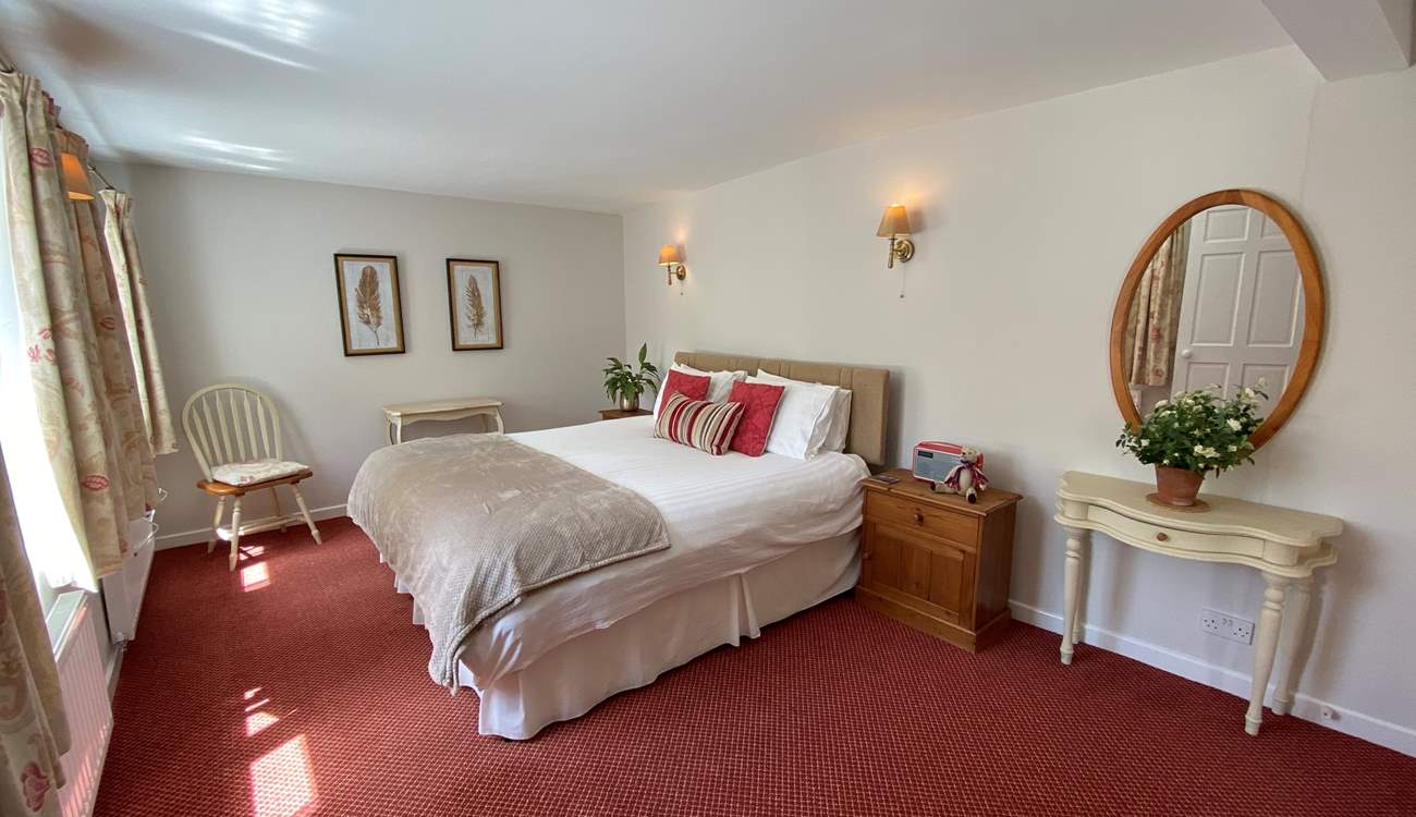 You are assured of peace and relaxation in the main bedroom, complete with a 'zip and link' super-king bed.