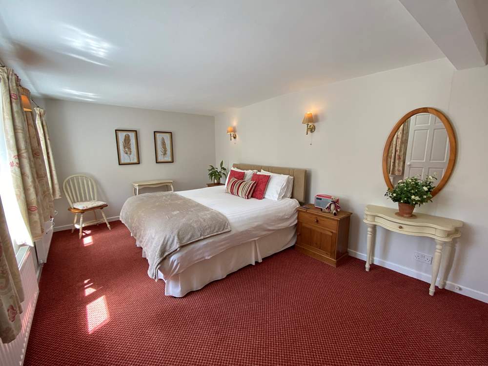 You are assured of peace and relaxation in the main bedroom, complete with a 'zip and link' super-king bed.