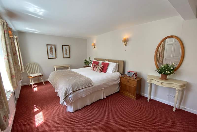 You are assured of peace and relaxation in the main bedroom, complete with a 'zip and link' super-king bed.