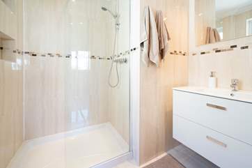 ...and has an en suite shower-room.