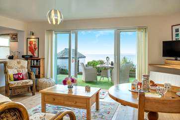 Pull back the double doors to listen to the sounds of the sea.