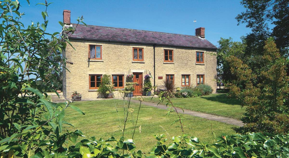 Set on its own with no close neighbours, Park Farm Cottage is a fantastic rural retreat the whole family will enjoy.