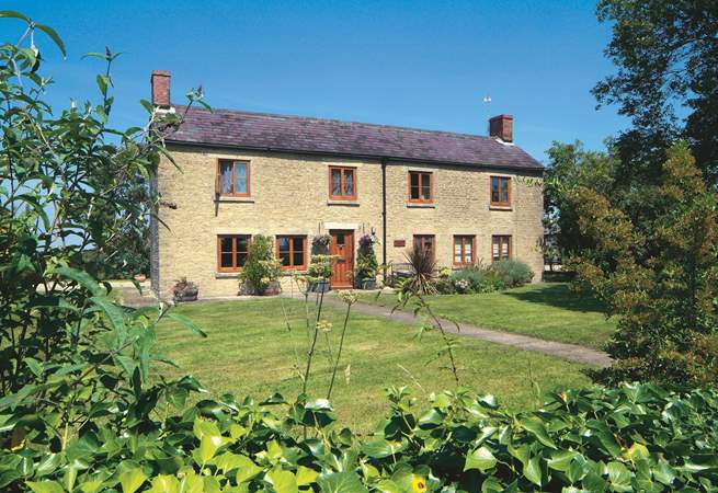 Set on its own with no close neighbours, Park Farm Cottage is a fantastic rural retreat the whole family will enjoy.
