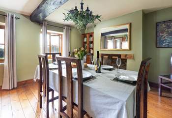 What a fabulous dining-room! Holiday meals will be a delight in here.