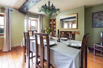 What a fabulous dining-room! Holiday meals will be a delight in here.