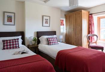 Spacious twin-room with lots of storage