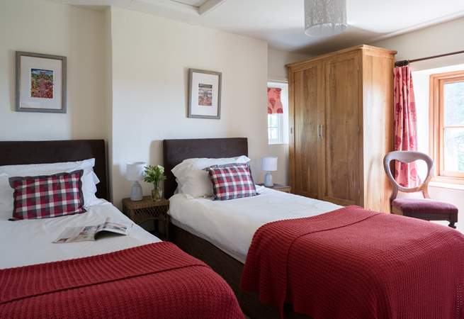 Spacious twin-room with lots of storage