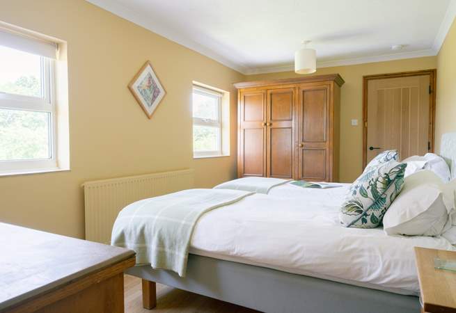 Large twin room with Jack & Jill bathroom to the main bedroom