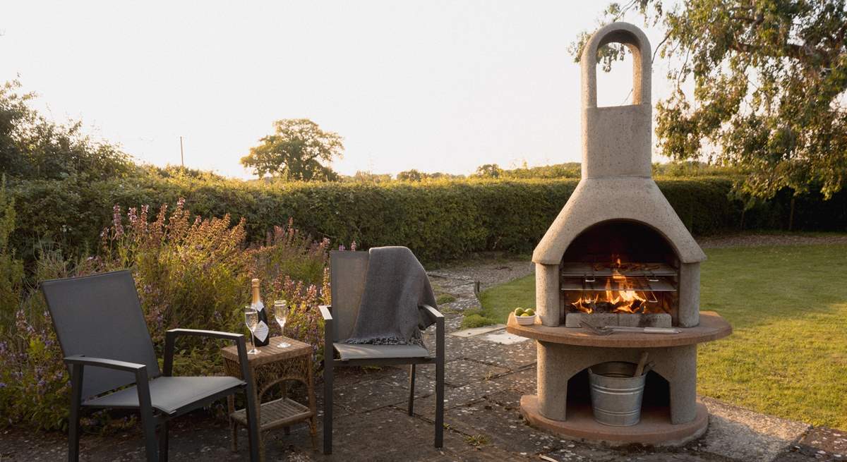As evening comes why not whip up a home-made pizza in the bespoke outdoor oven!