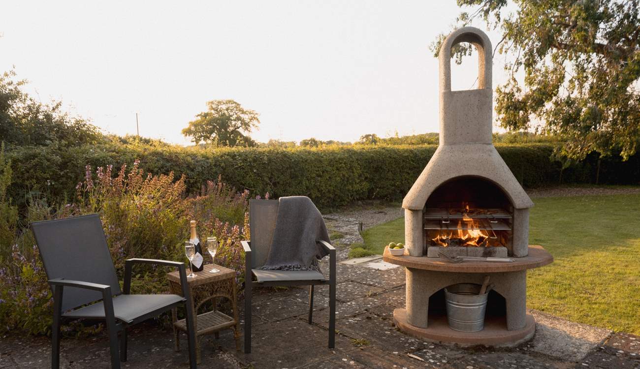 As evening comes why not whip up a home-made pizza in the bespoke outdoor oven!