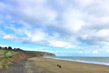 Enjoy the sandy stretch of Yaverland Beach. Within a five minute drive from The Clock House.