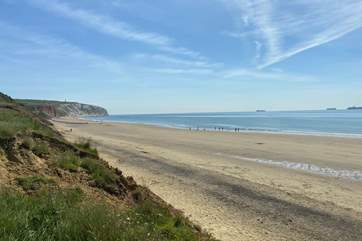 Enjoy the sandy stretch of Yaverland Beach. Within a five minute drive from The Clock House.