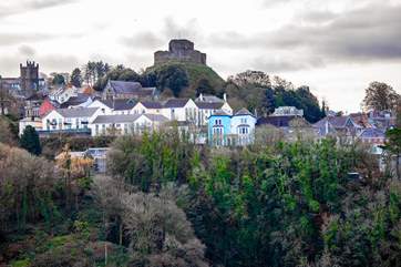 Launceston Castle sits high above the town and rewards walkers with wonderful views as far as the eye can see.
