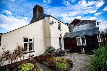Railway Cottage has a lovely patio-area linking through to the platform, perfect for your free ride from Launceston to Newmills.