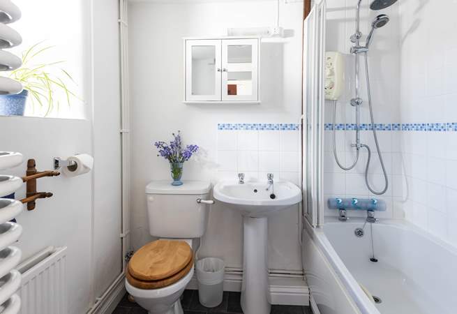 The bathroom is on the ground floor and benefits from a bath and an electric shower. 