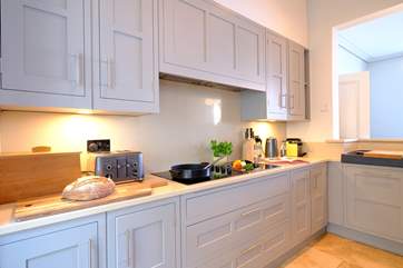 A cook's heaven, the hob even has an integral wok.