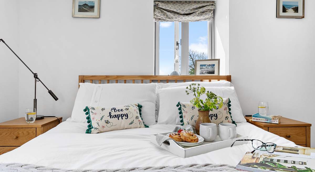 Enjoy an early breakfast in the inviting double bed.