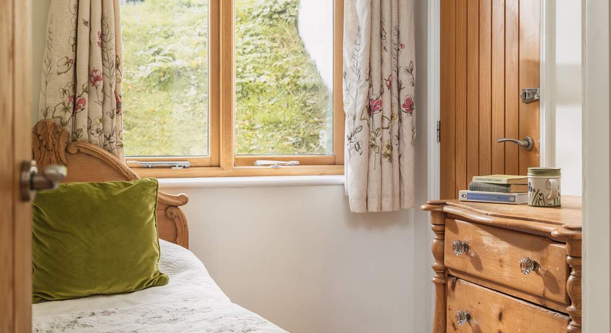 Pretty bedroom 2 overlooks the garden. 