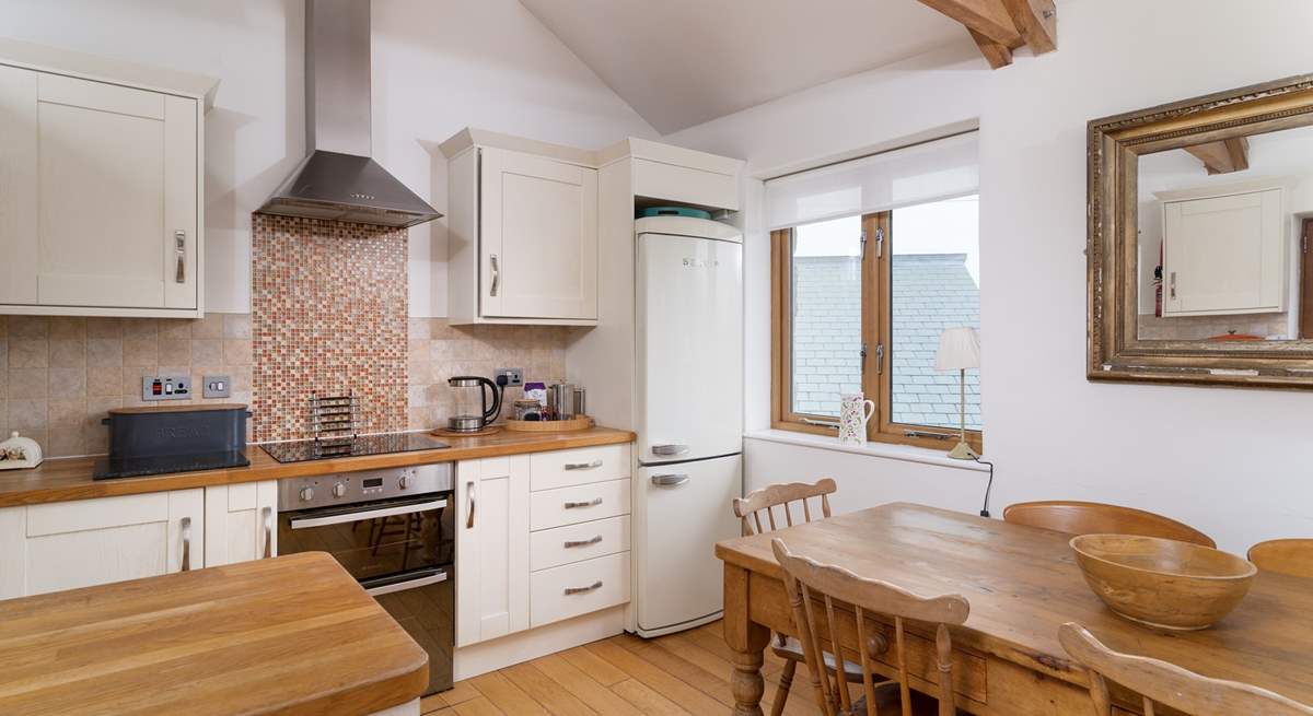 The open plan living room with kitchen and dining area. 