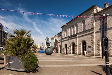 Truro with its charming side streets and boutique shops is only a ten minute drive away.