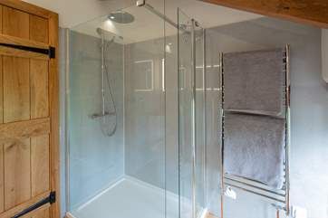 The super power shower in the en suite to bedroom 1.