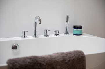 Welcoming creature comforts can be found dotted throughout this stunning cottage.