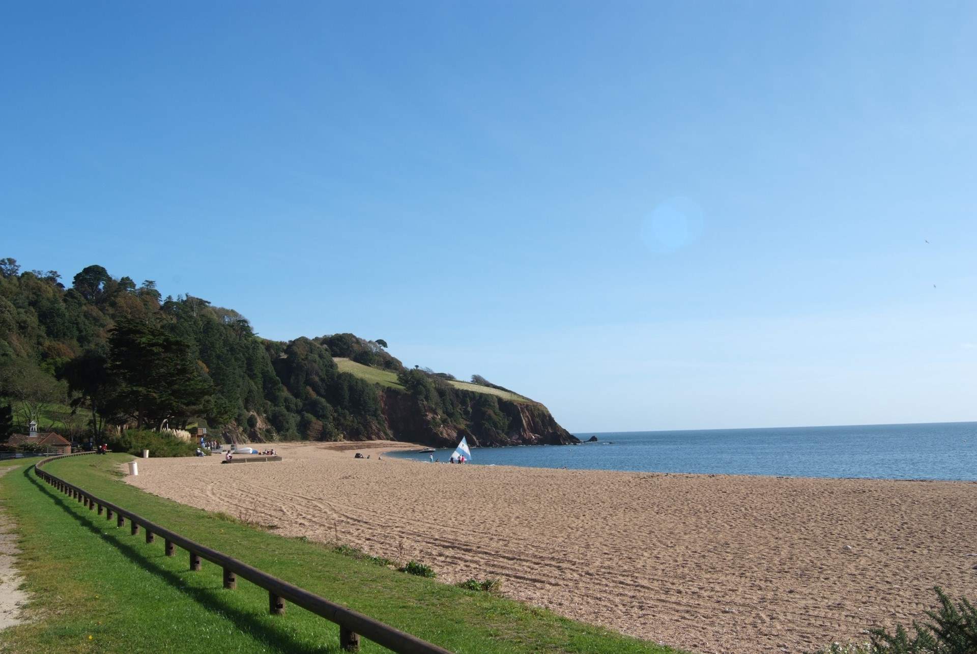 Blackpool Sands is nearby.