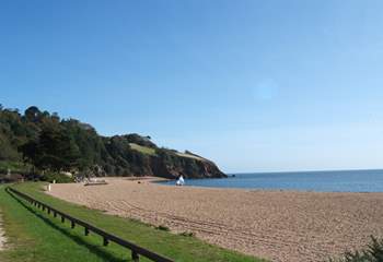 Blackpool Sands is nearby.