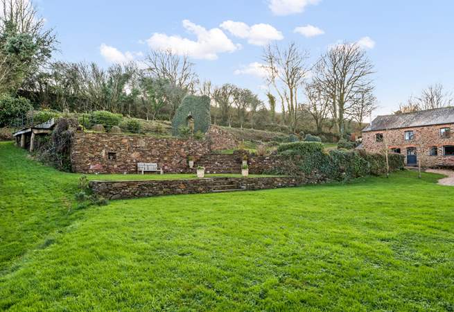 Peaking back at Higher Dinnicombe Cottage.
