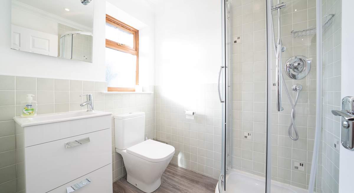 with en suite shower-room.