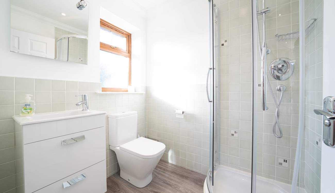 ...and has an en suite shower-room.