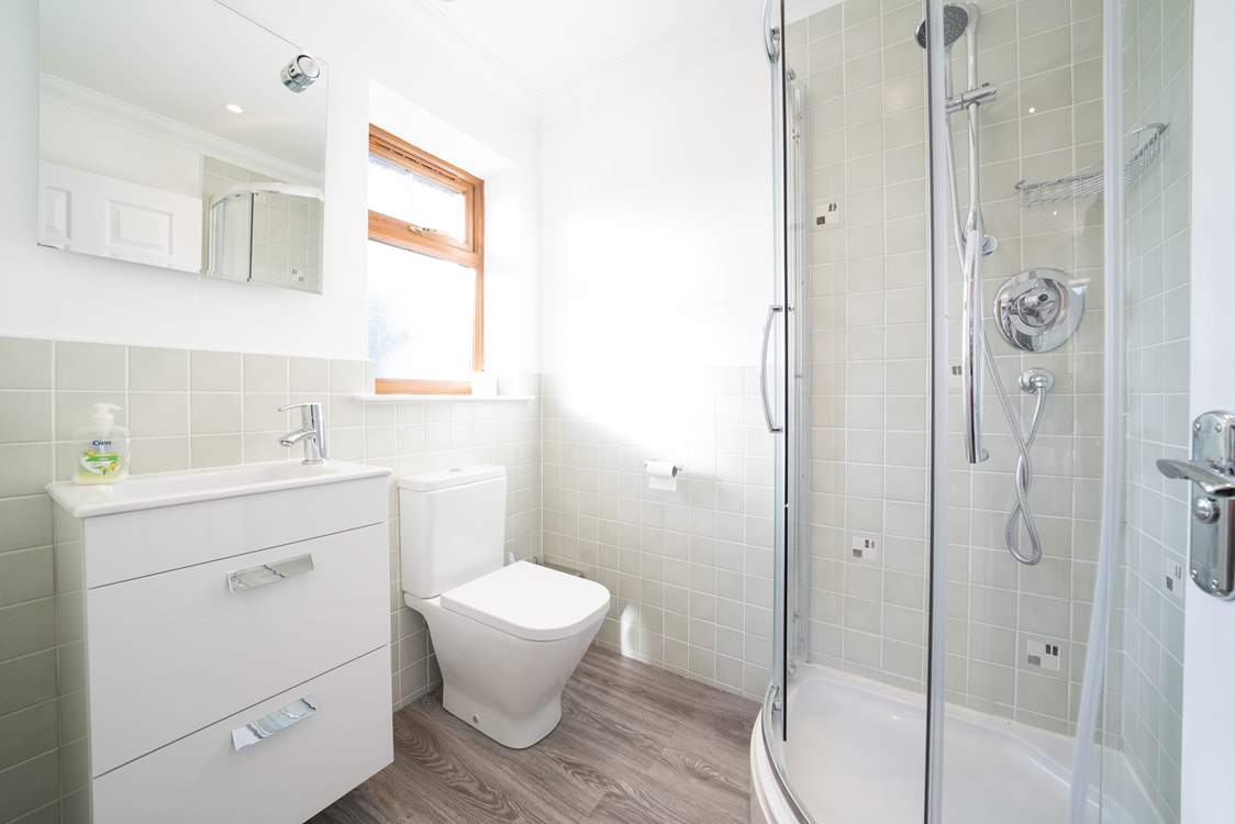 ...and has an en suite shower-room.