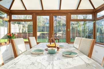 Gather round the dining-room table to discuss your enjoyable holiday plans!