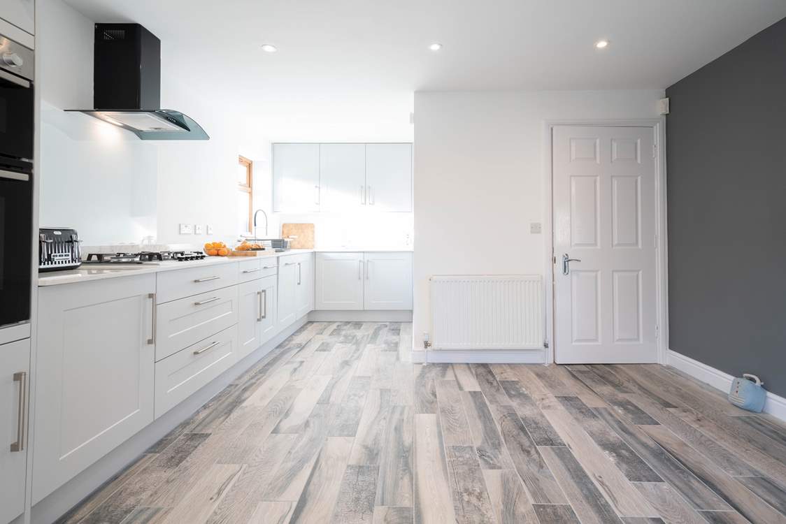 Enjoy preparing picnic lunches and rustling up hearty suppers in the stunning recently refurbished kitchen/diner.