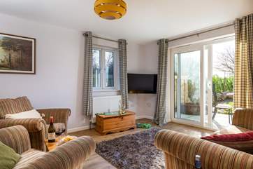 Relax with a game of scrabble in the sitting-room.