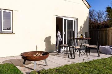 Toast some marshmallows around the fire-pit or enjoy champagne in the sunshine.
