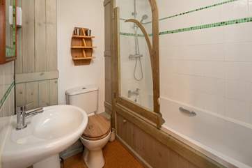 The en suite for Bedroom 1.