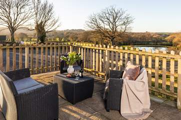 Al fresco time or a morning coffee, you are sure to enjoy your time at this barn and Netherbridge Lakes.