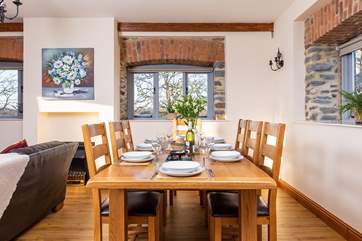 The perfect dining area for the family to sit, eat and talk.