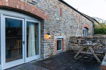 The outside patio is situated to the back of the barn and offers peace and quiet, with a track that takes you to both the river and lakes, the perfect start to any morning when on holiday.