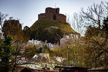 Launceston Castle sits high above the town and rewards walkers with wonderful views as far as the eye can see.