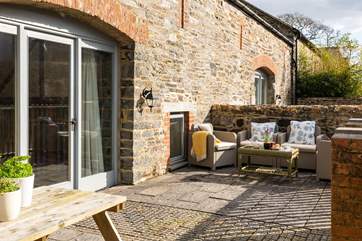 The outside patio is situated to the back of the barn and offers peace and quiet, with a track that takes you to both the river and lakes, the perfect start to any morning when on holiday.