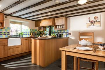 The kitchen offers the perfect place to start and end the day around the kitchen table. Both the kitchen and dining-area are on the open plan lower level.