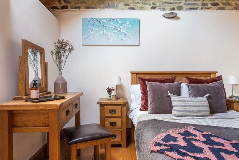 The barn has been furnished with beautiful solid oak furniture throughout. 