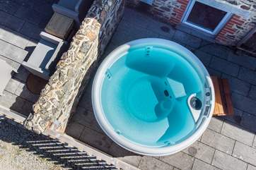 Swallow Barn has a wonderful hot tub for you to enjoy!