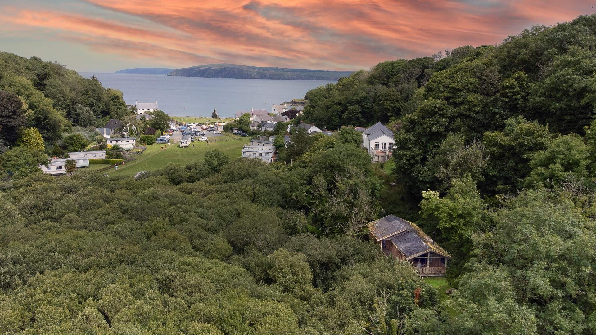 Here you can see just how close the cabin is to Cwm Yr Eglwys beach! 