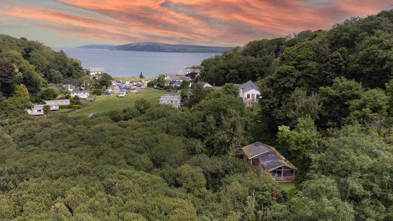 Here you can see just how close the cabin is to Cwm Yr Eglwys beach!