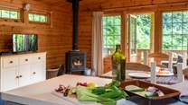 Take in your verdant surroundings as you prepare a delicious dinner. 